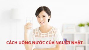 cach-uong-nuoc-cua-nguoi-nhat